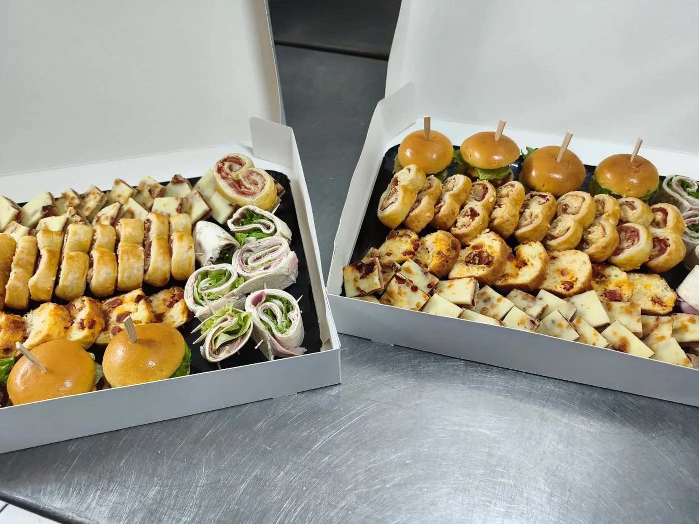 Coffrets de bouchées cocktail préparés pour une réception
