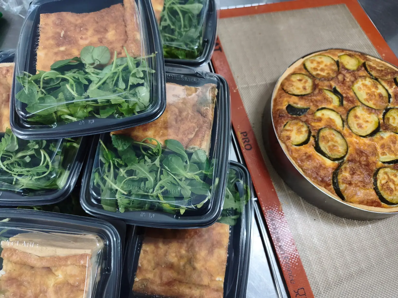 Quiches aux courgettes préparées à emporter