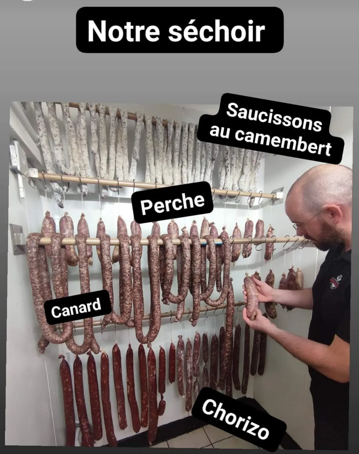 Séchoir de FLOUR BLONDEL avec saucissons au camembert, à la perche, au canard et au chorizo